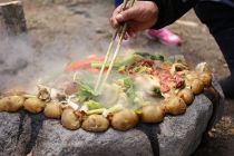 肉と野菜を焼く　栃木県日光市・栗山地区に伝わる「石焼き」｜とちぎのしゅし