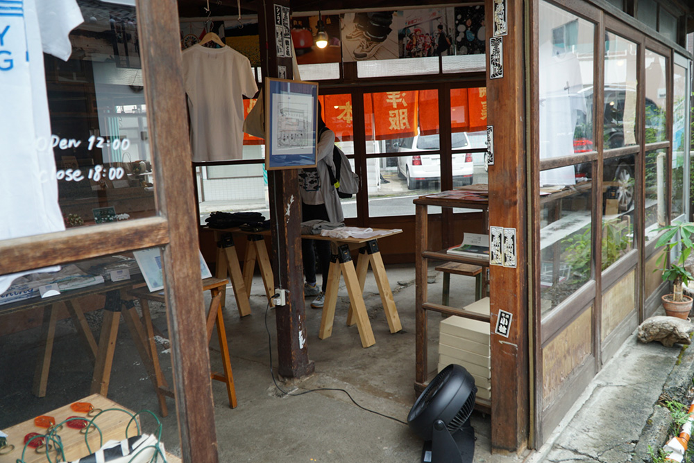 入り口　店内　「やってこ！シンカイ」長野県長野市　とちぎのしゅし　